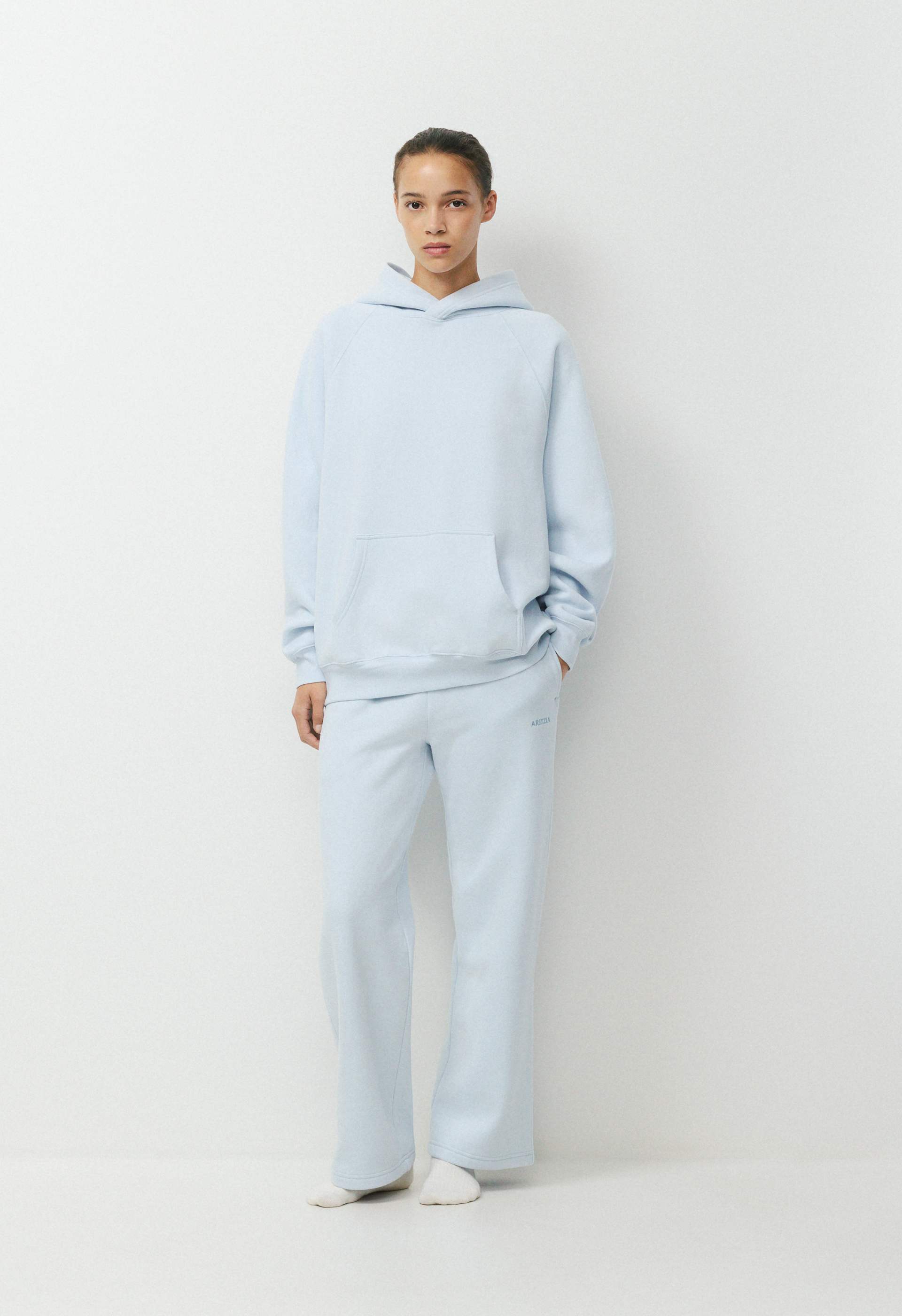 【美品】BASErange LIGHT RELIEF SWEATSHIRT Cozy Sweatfleece Mega Raglan™ Hoodie | Aritzia US
