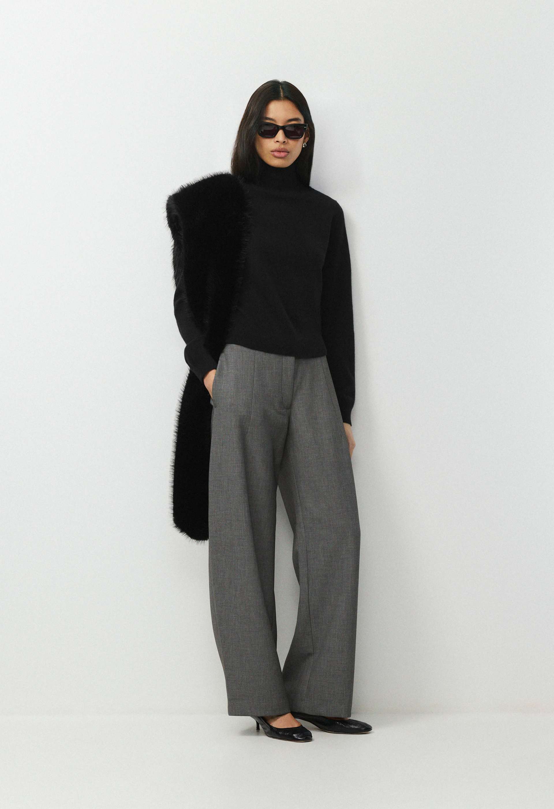 BARE CASHMERE BIOGRAPHY TURTLENECK