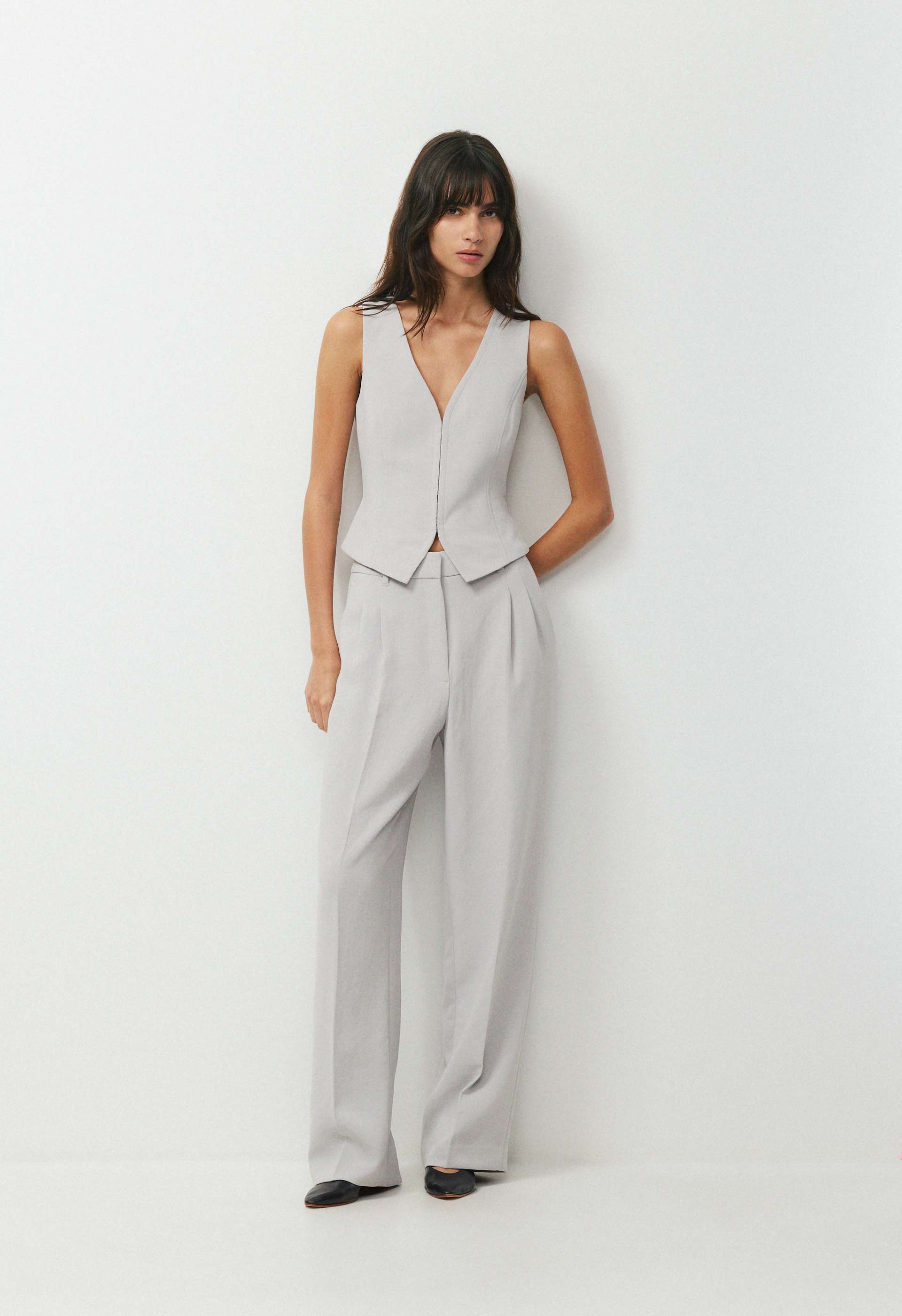 ATTIRE VEST