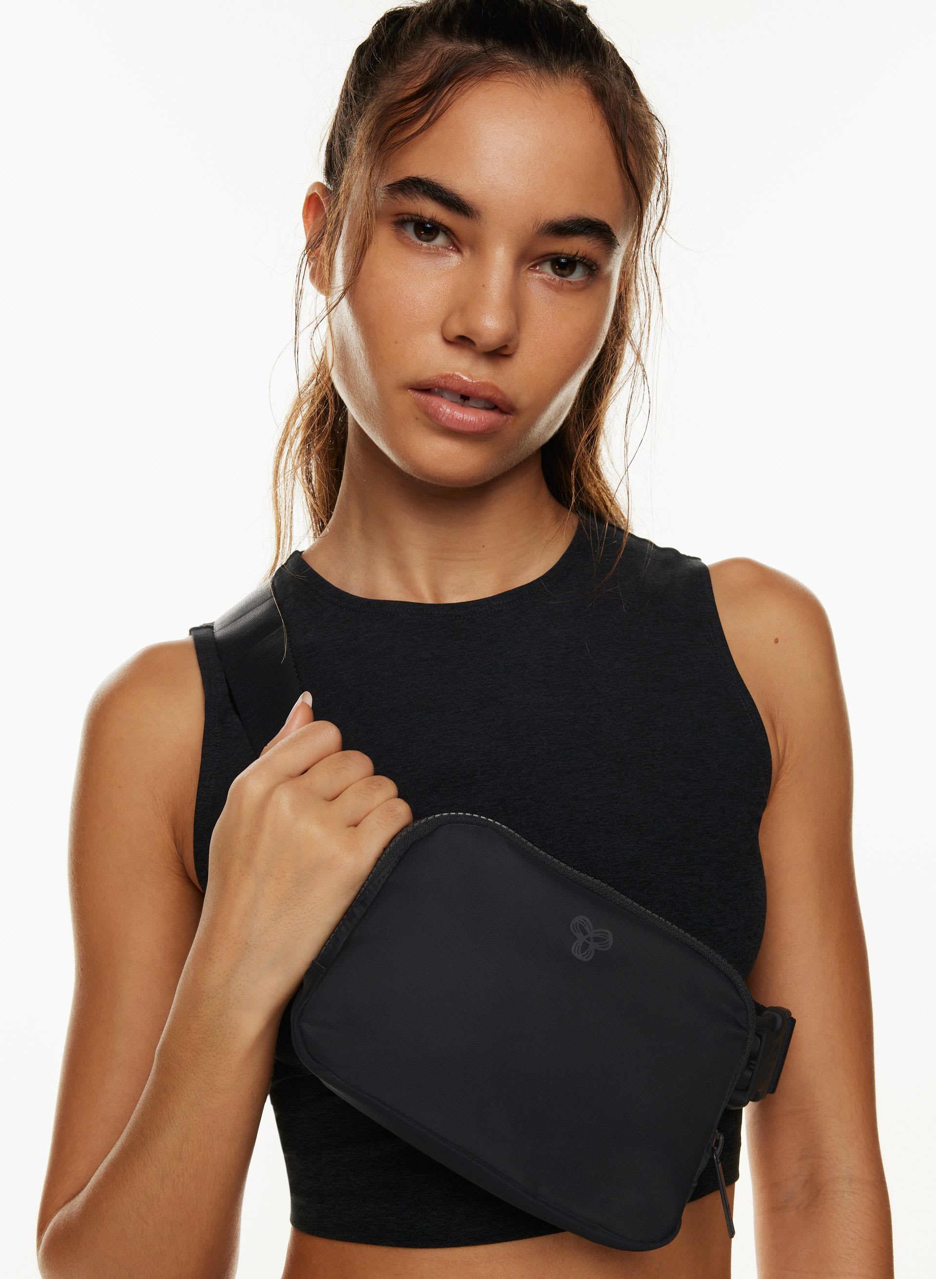 On-The-Way Exposed Bag | Aritzia CA