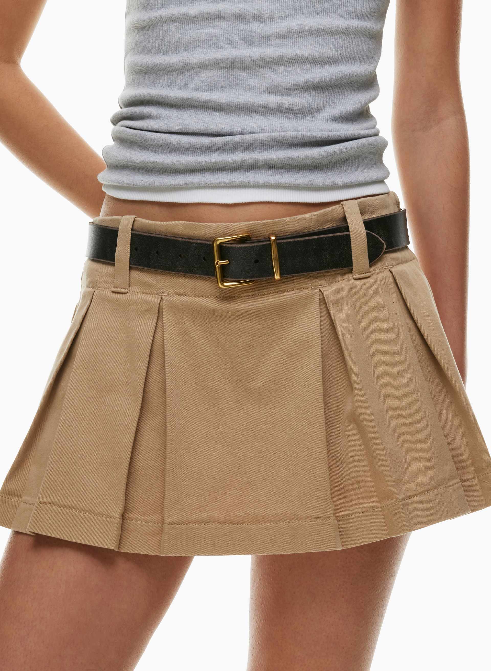 Emblem Solid Brass Leather Belt | Aritzia US display picture 1