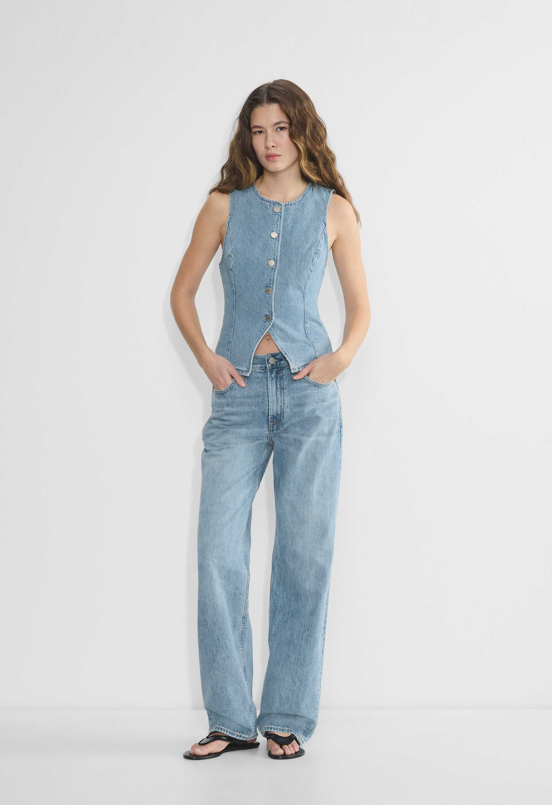 Denim Forum The '90s Vintage Denim Vest | Aritzia US