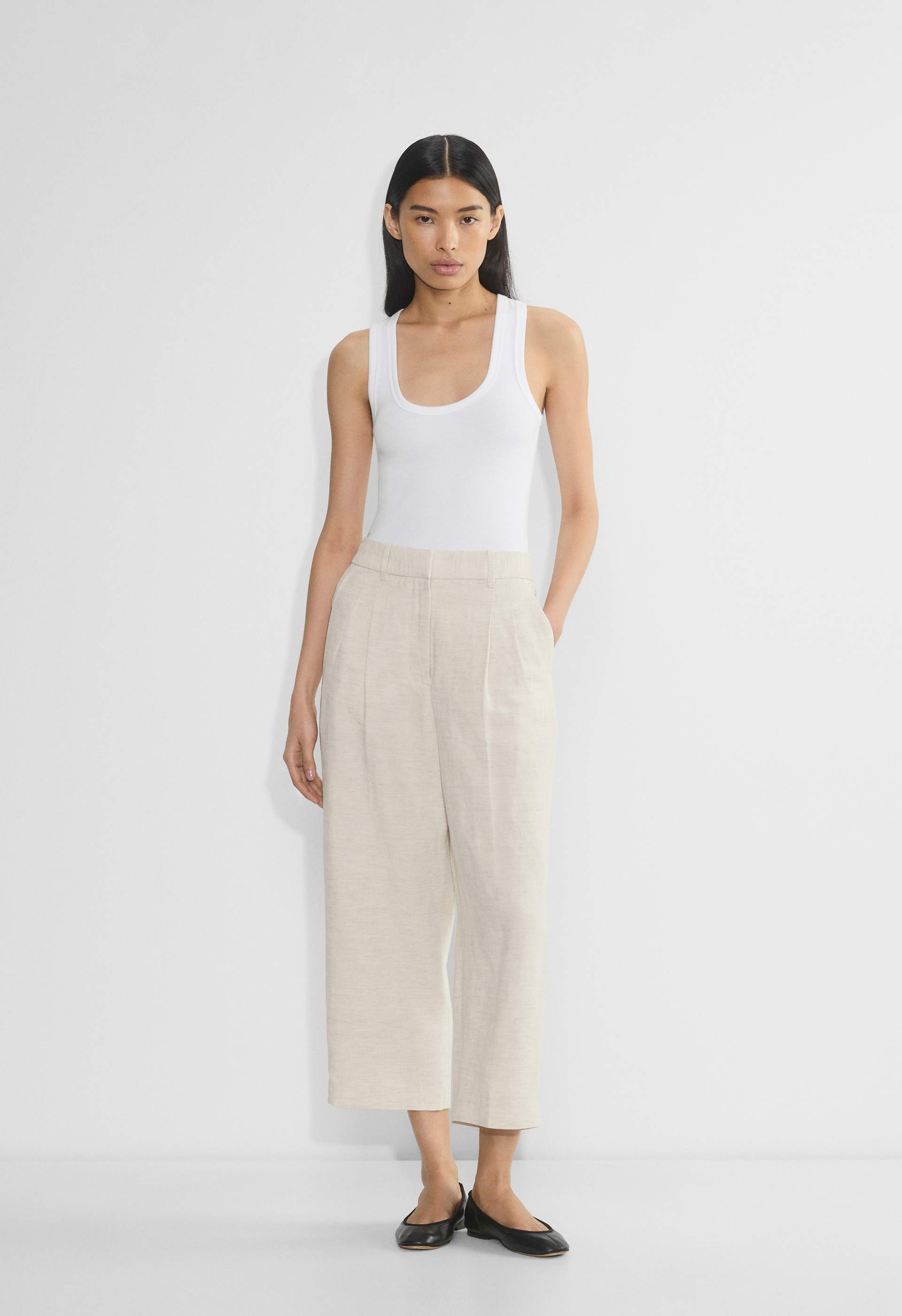 The Effortless Pant™ Cropped - CruiseLinen™ | Aritzia US