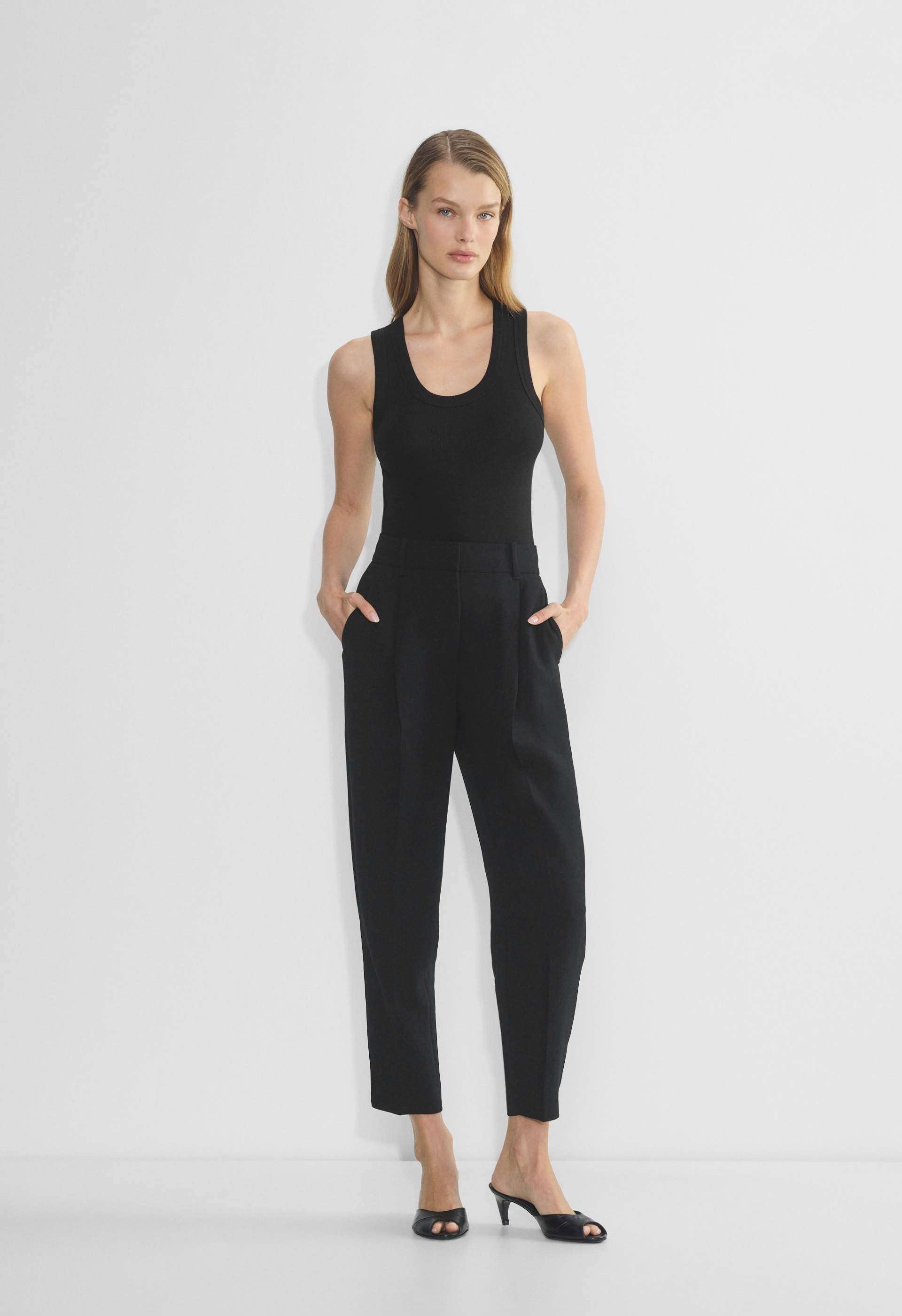 Clover Carrot Pant | Aritzia CA