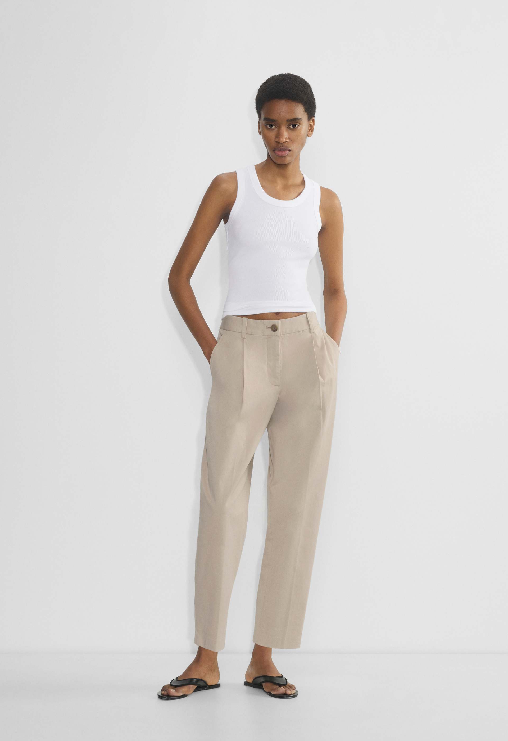 Chino Mid-Rise Carrot Pant | Aritzia INTL