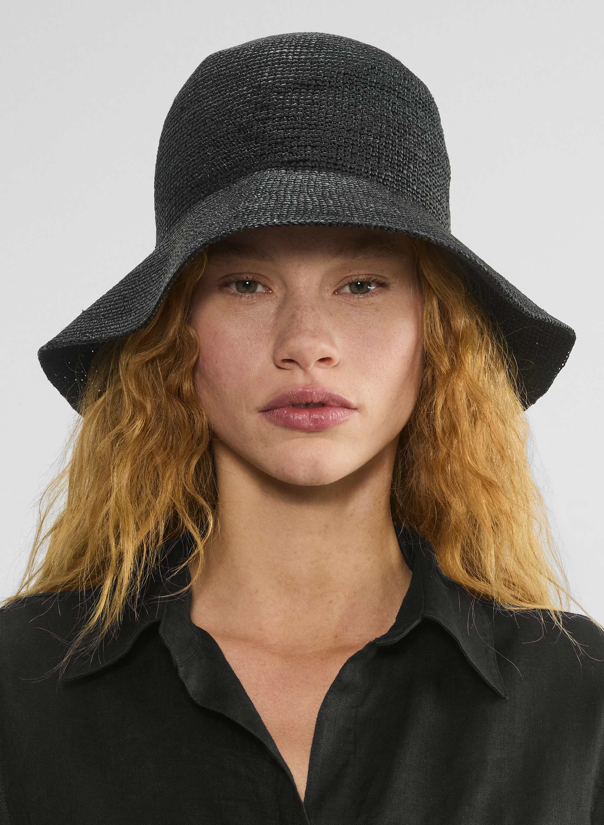 帽子 wicagrocery Round Brim Short Natural Sunbeam Raffia Short-Brim Hat | Aritzia CA