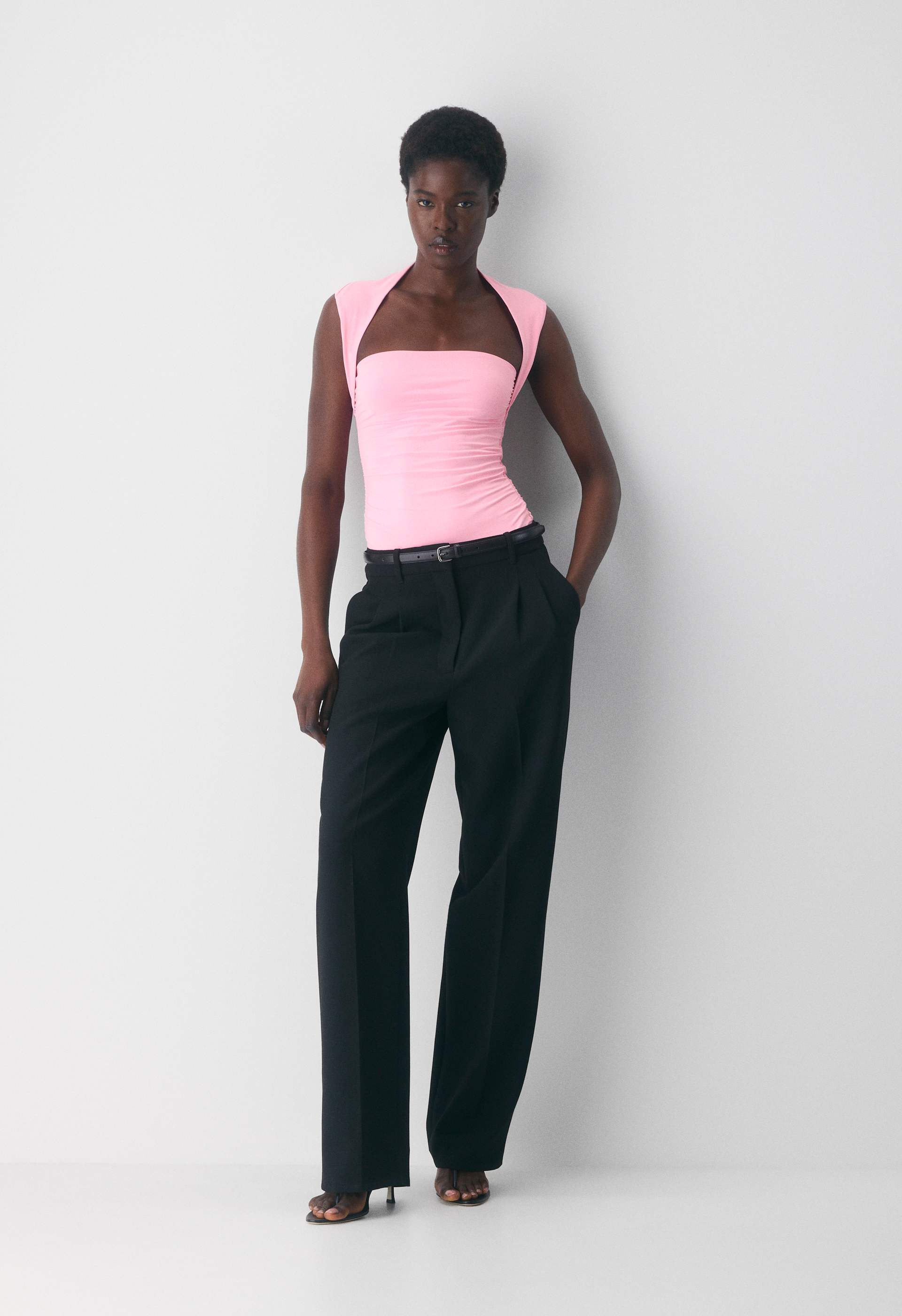 o9jy…mam Original Contour Flourish Top | Aritzia US