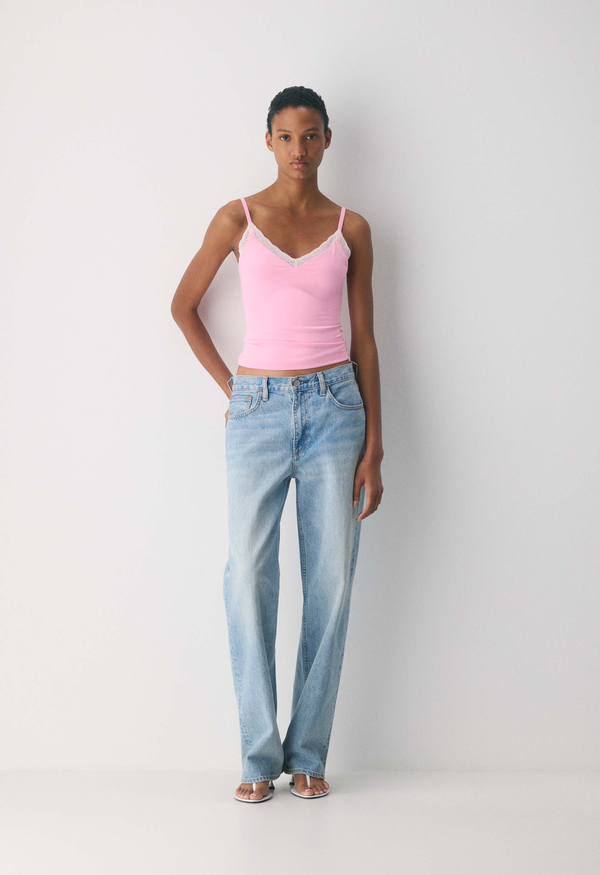 ヨガ・ピラティス WE'RTHY 2nd SKIN CAMISOLE Original Contour Flirt Camisole | Aritzia CA