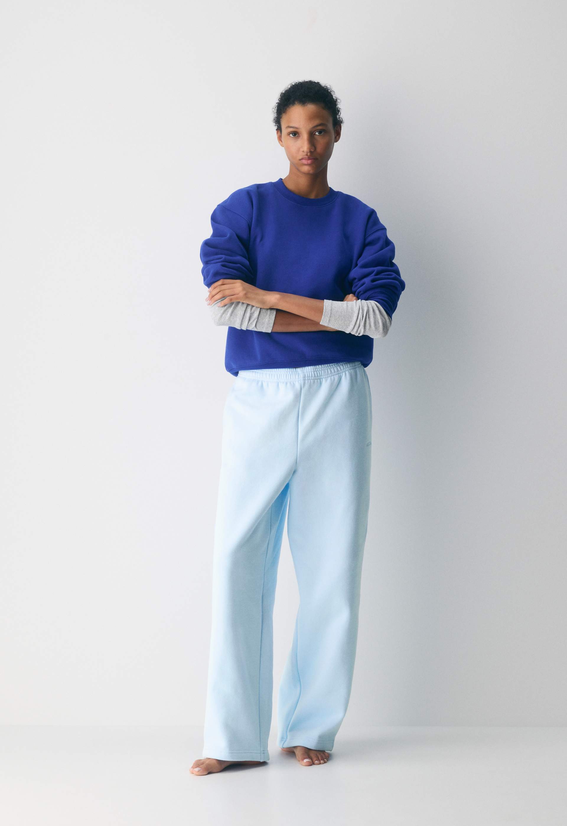 Cozy Sweatfleece Boyfriend Barrel Sweatpant - [PICTURE NOT ACCURATE] Size Medium in Heather Cloud White