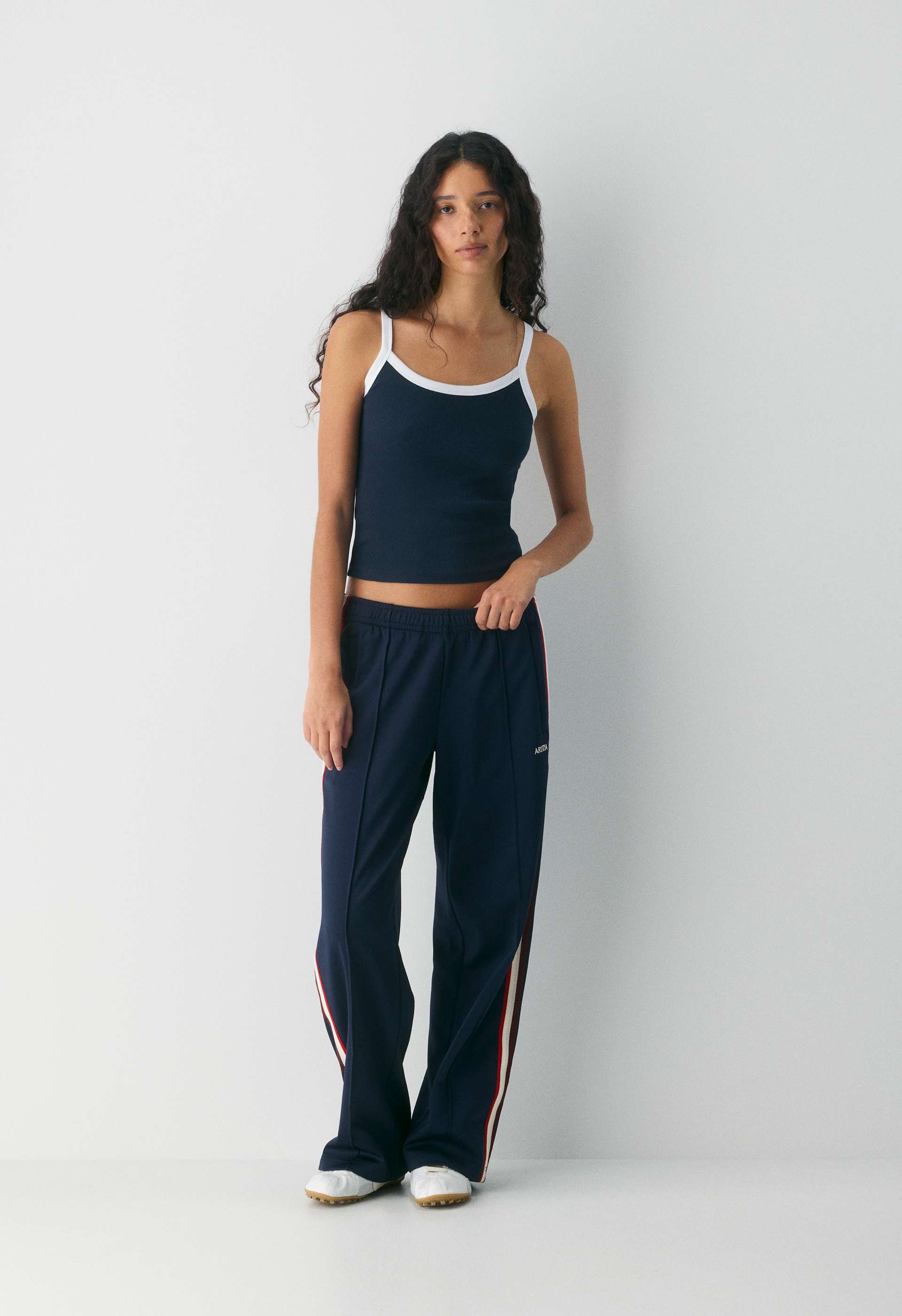 トップス  everyone tracktop trackpants L Defender Track Pant | Aritzia CA