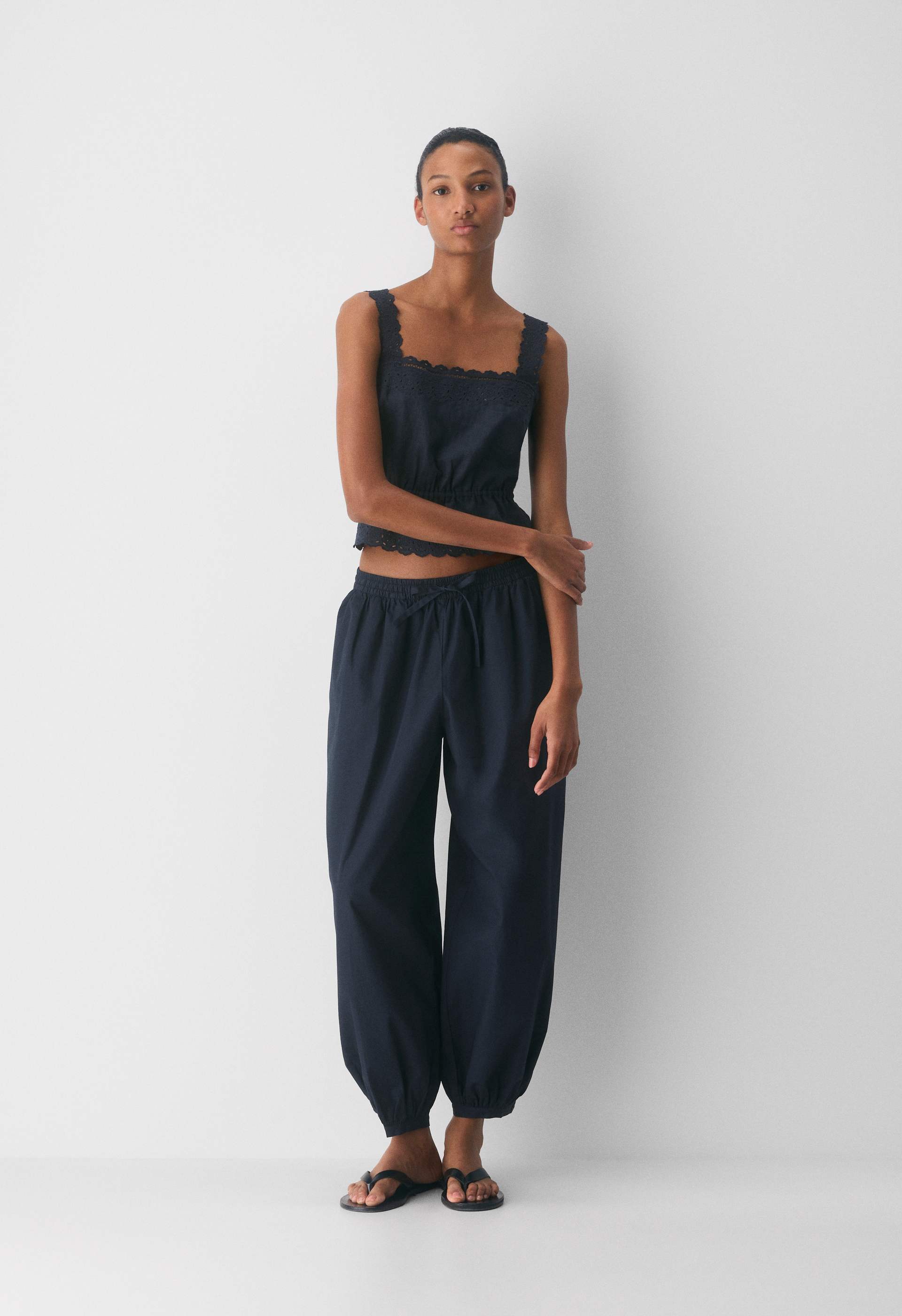 Abroad Poplin Balloon Pant | Aritzia CA