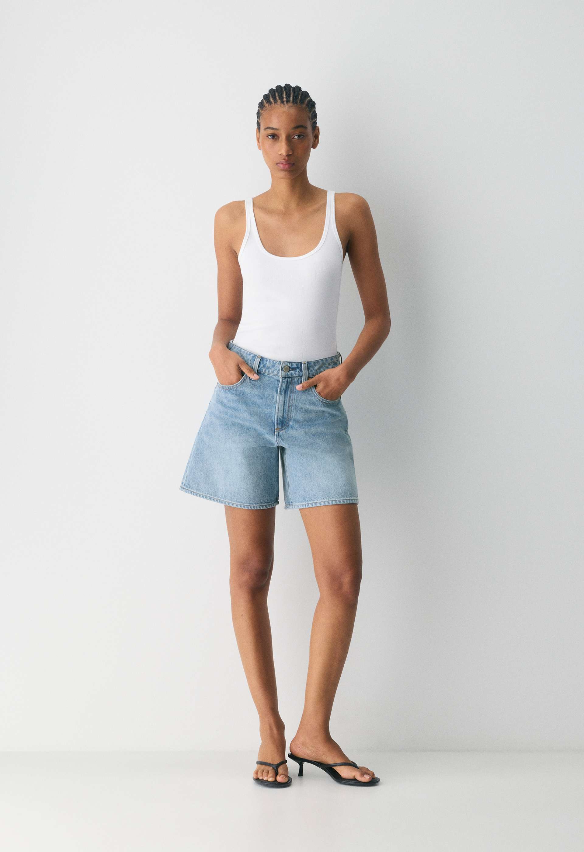 Denim Forum The '90s Vintage Hi Mid-Thigh Denim Short | Aritzia CA