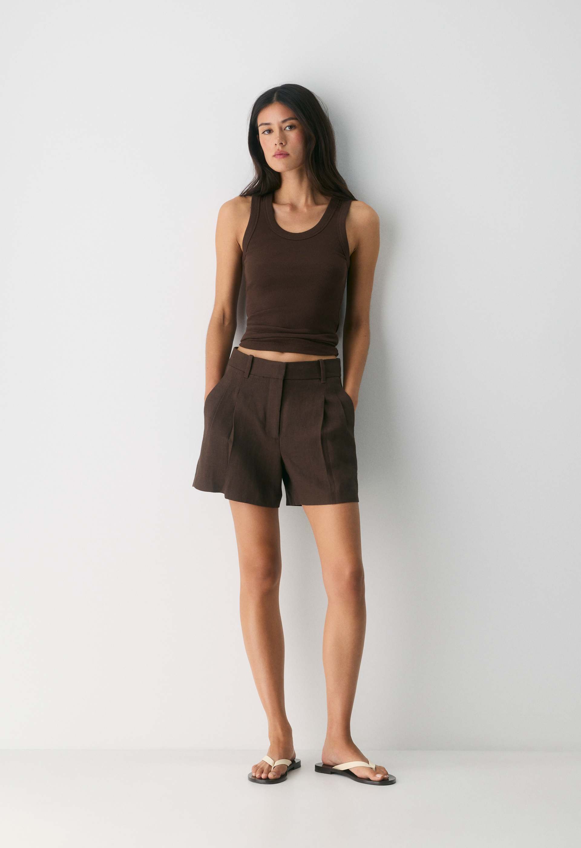 The Effortless Short™ Mid-Thigh - PowerLinen™ | Aritzia US