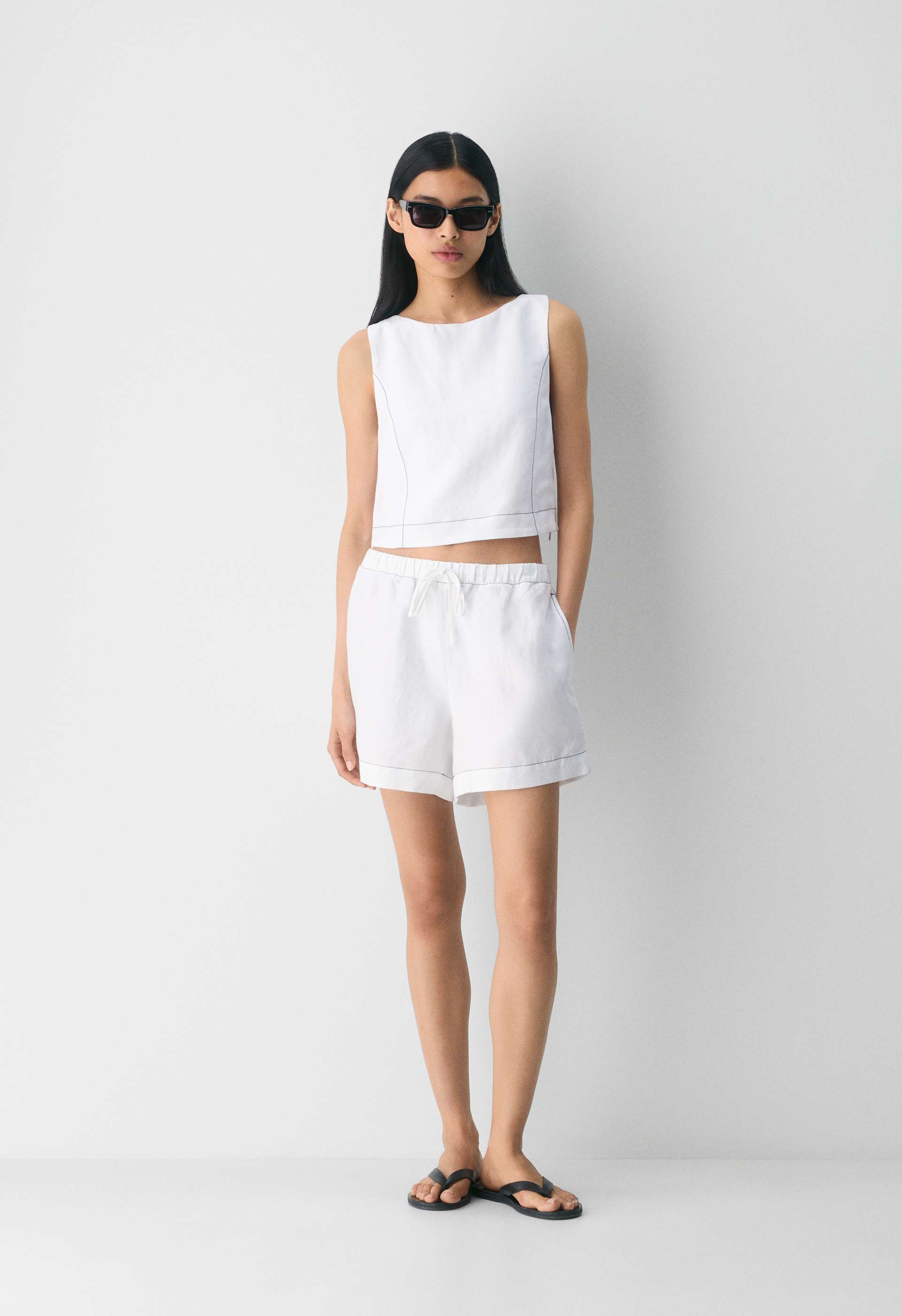 The Lodge Short™ Mid-Thigh - CruiseLinen™ | Aritzia CA