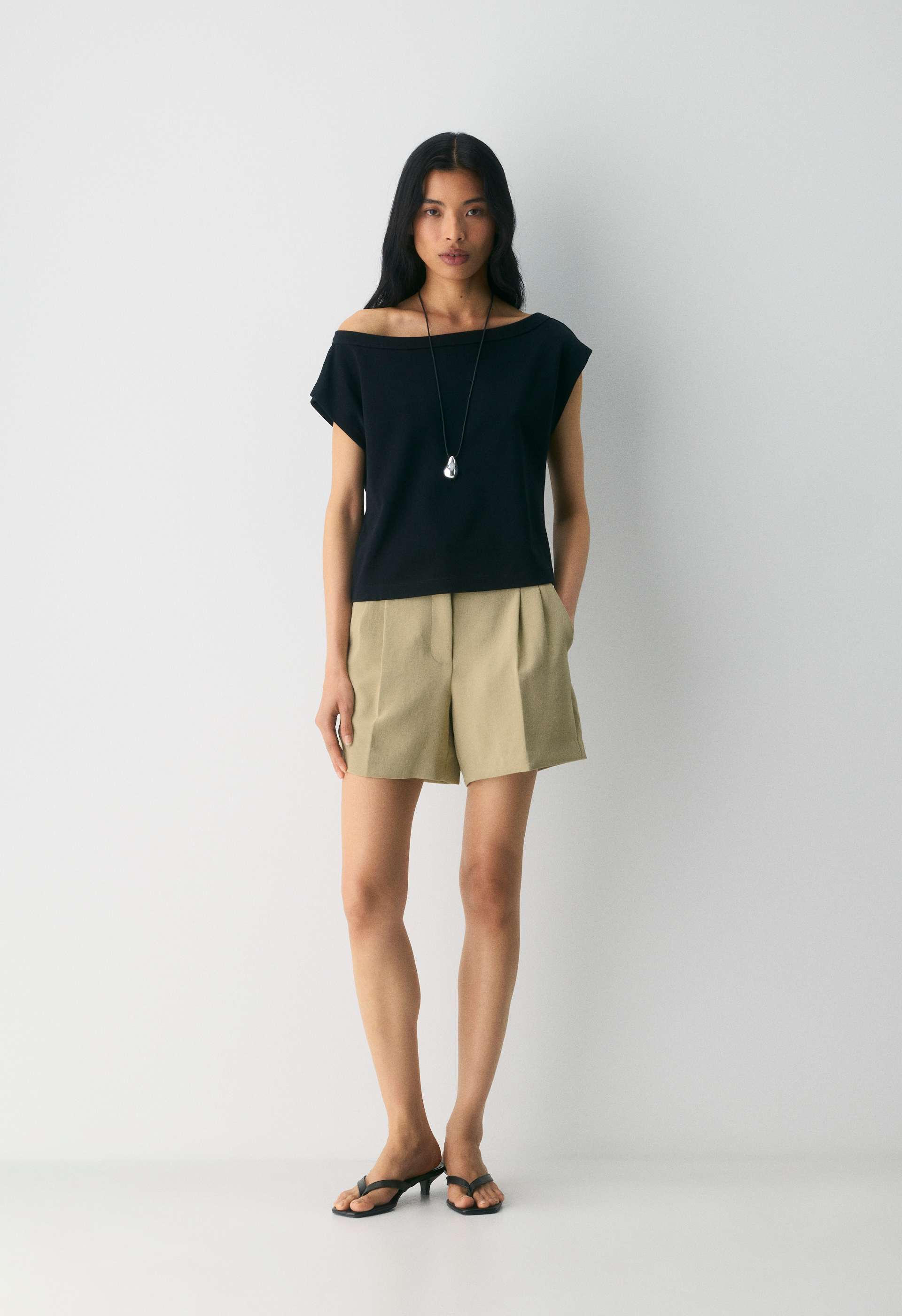 The Effortless Short™ Mid-Thigh - Crepette™ | Aritzia US