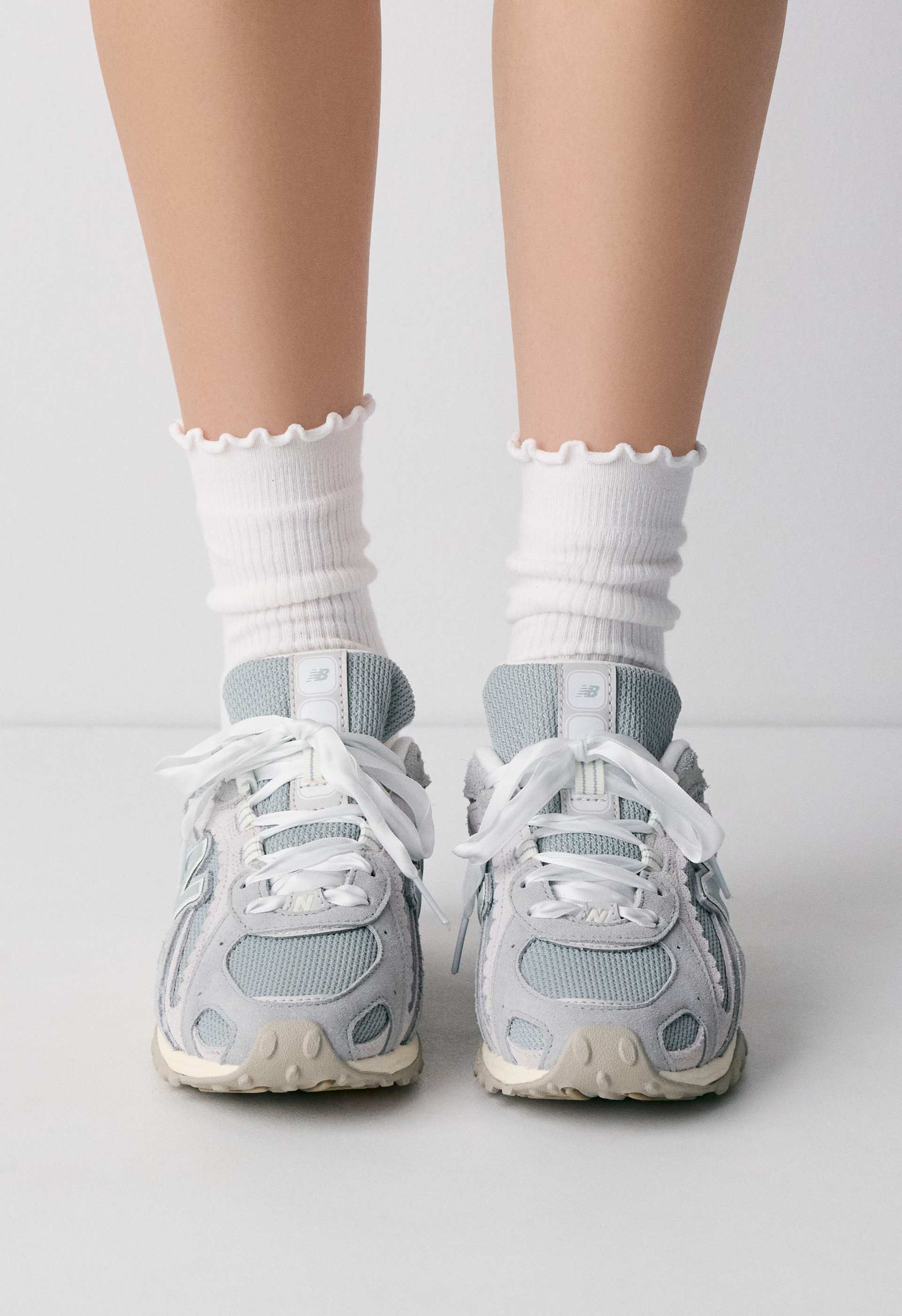 New Balance 204L | Aritzia CA