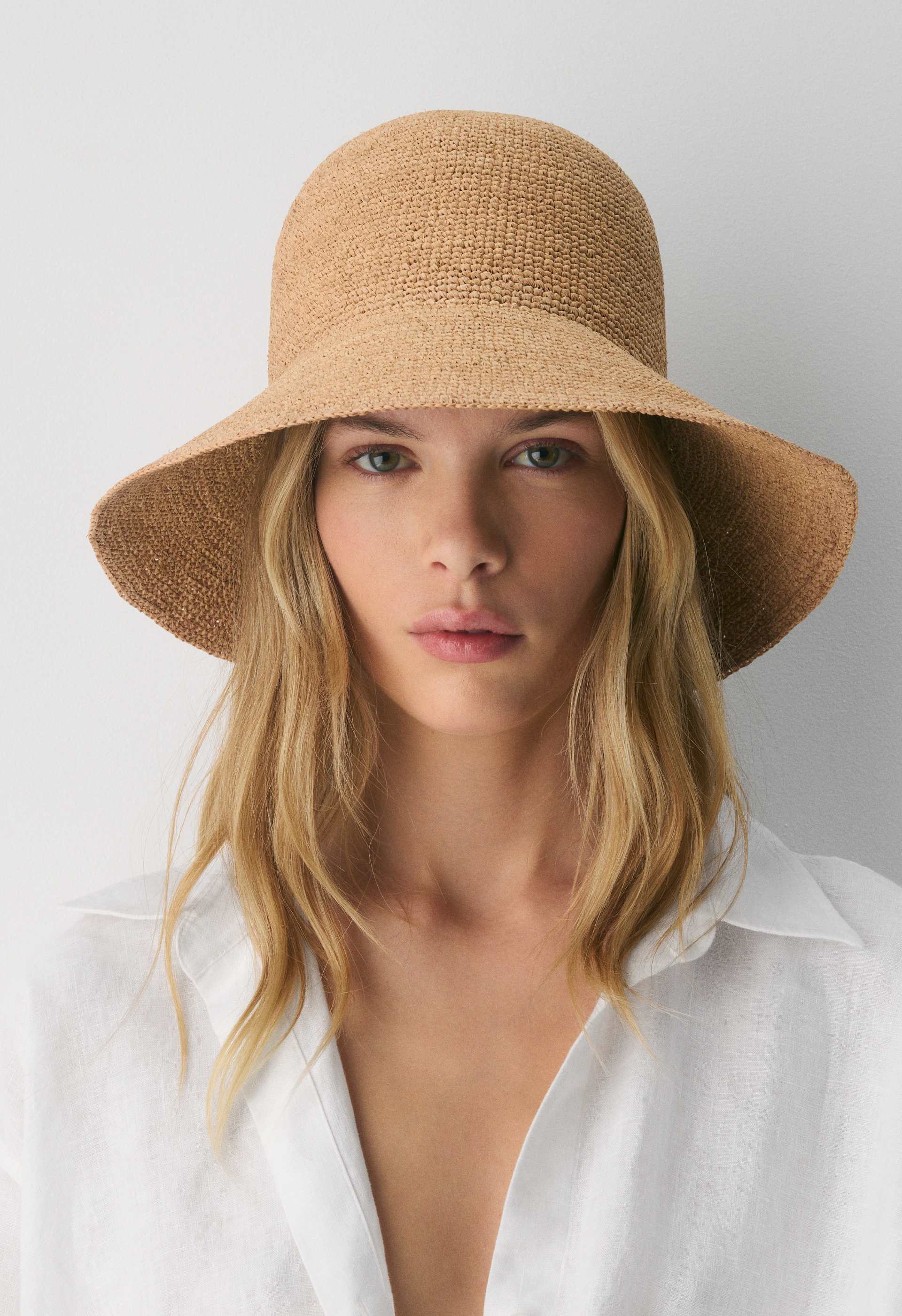 帽子 wicagrocery Round Brim Short Natural Sunbeam Raffia Short-Brim Hat | Aritzia US