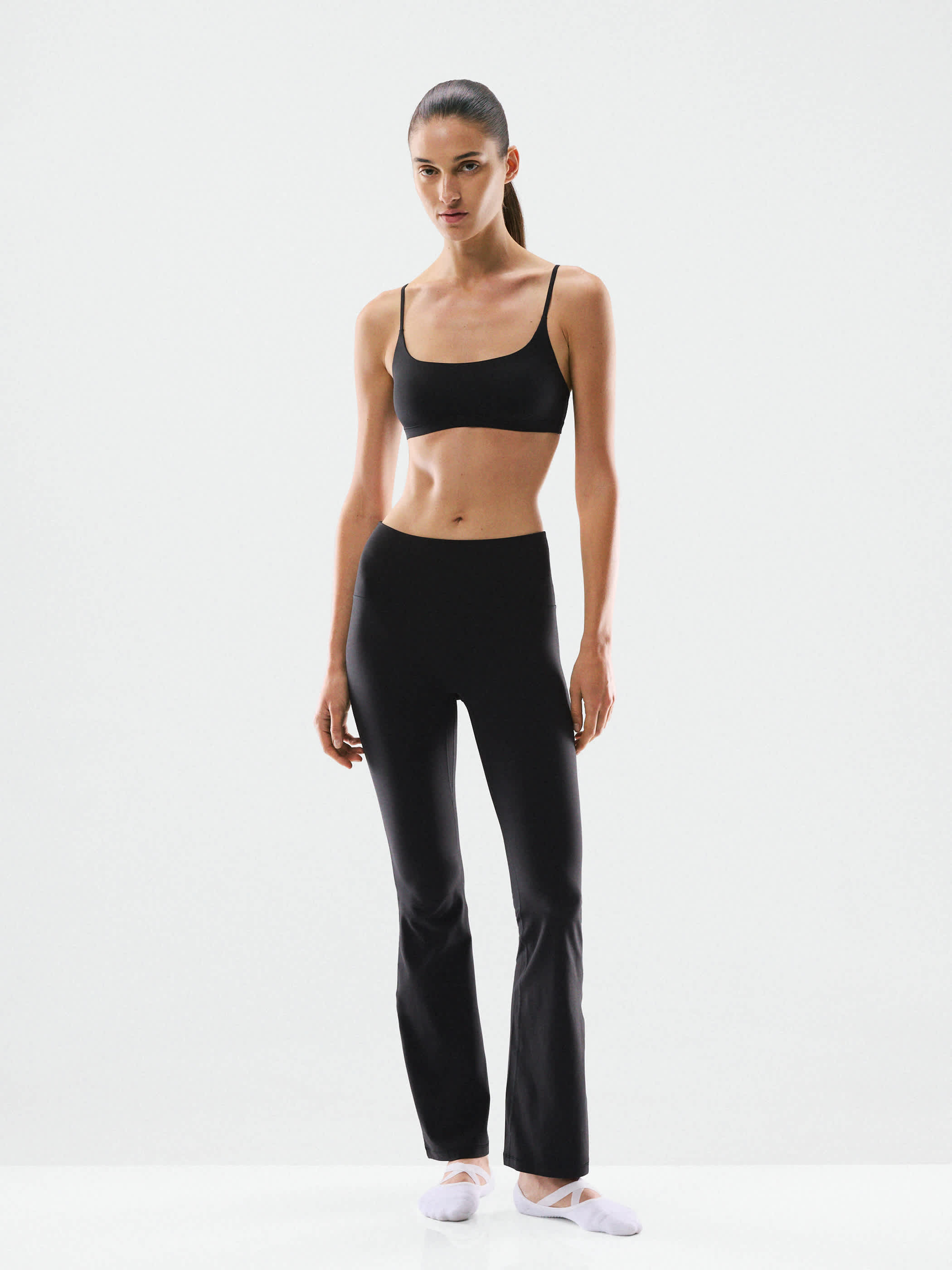AIRBUTTER™ AURA BRA TOP | Aritzia