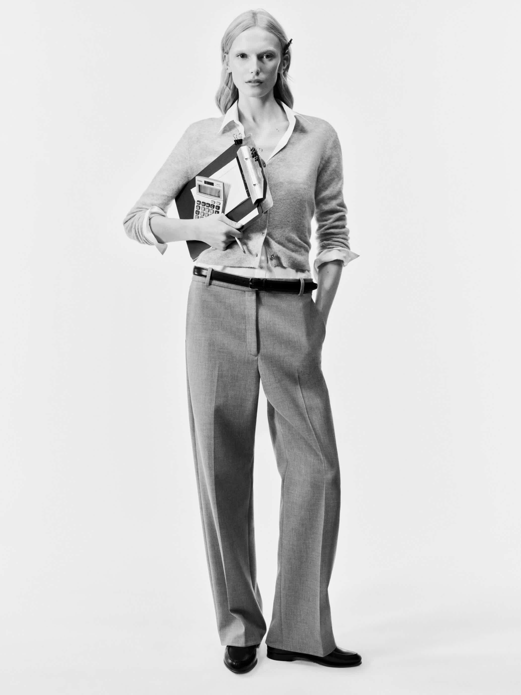 BARE CASHMERE V-NECK CARDIGAN | Aritzia