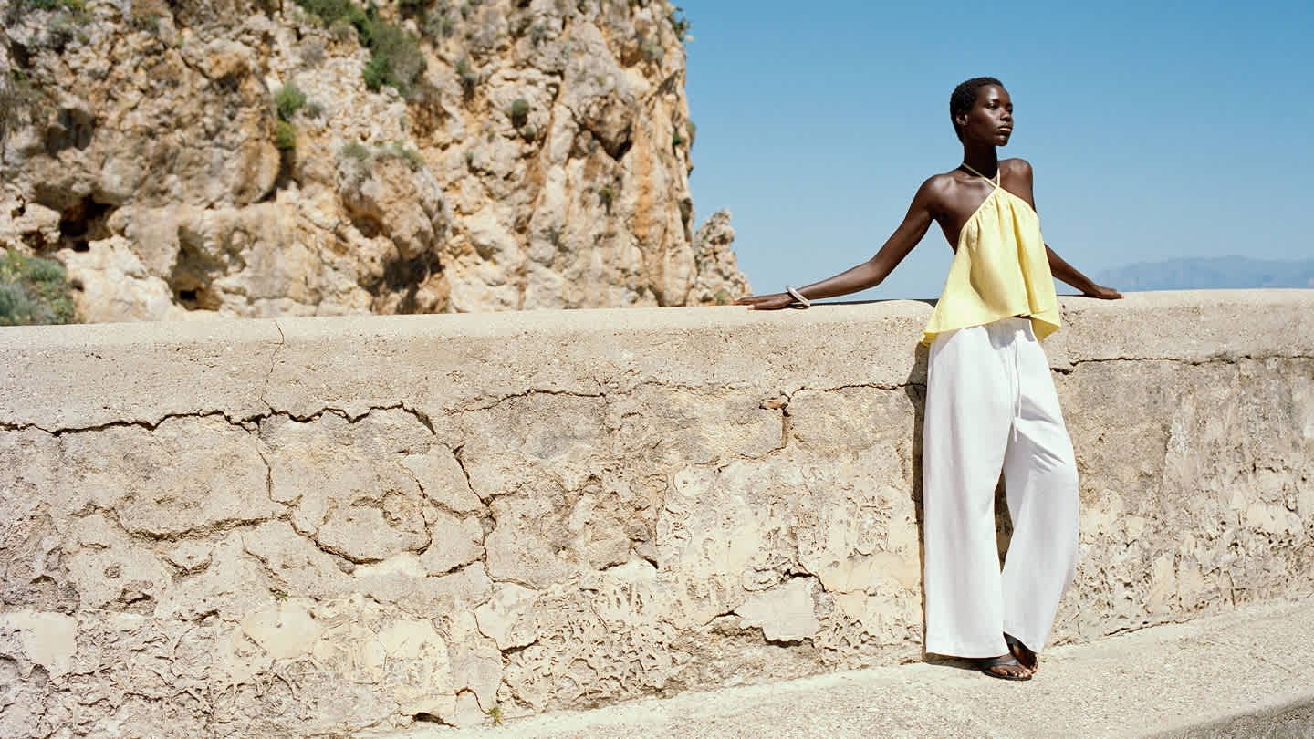 ACROPOLIS LINEN HALTER TOP | Aritzia
