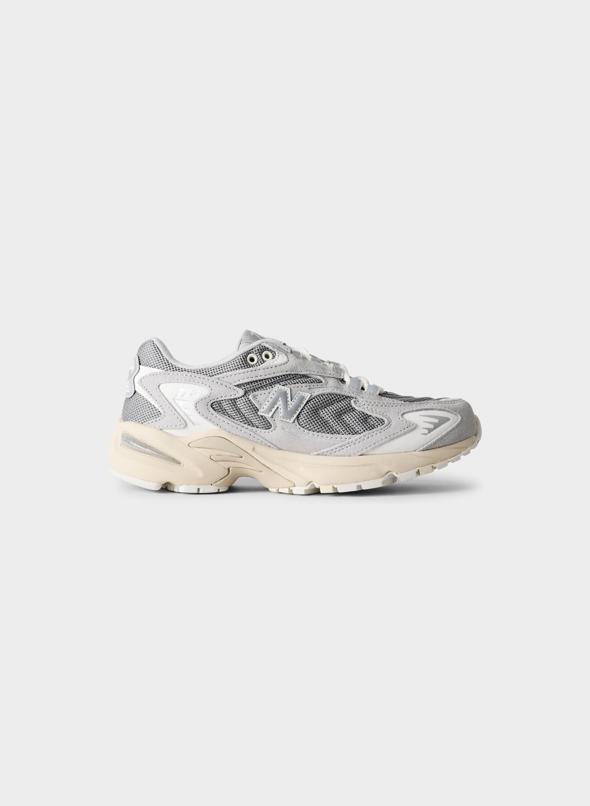 Aritzia 725
