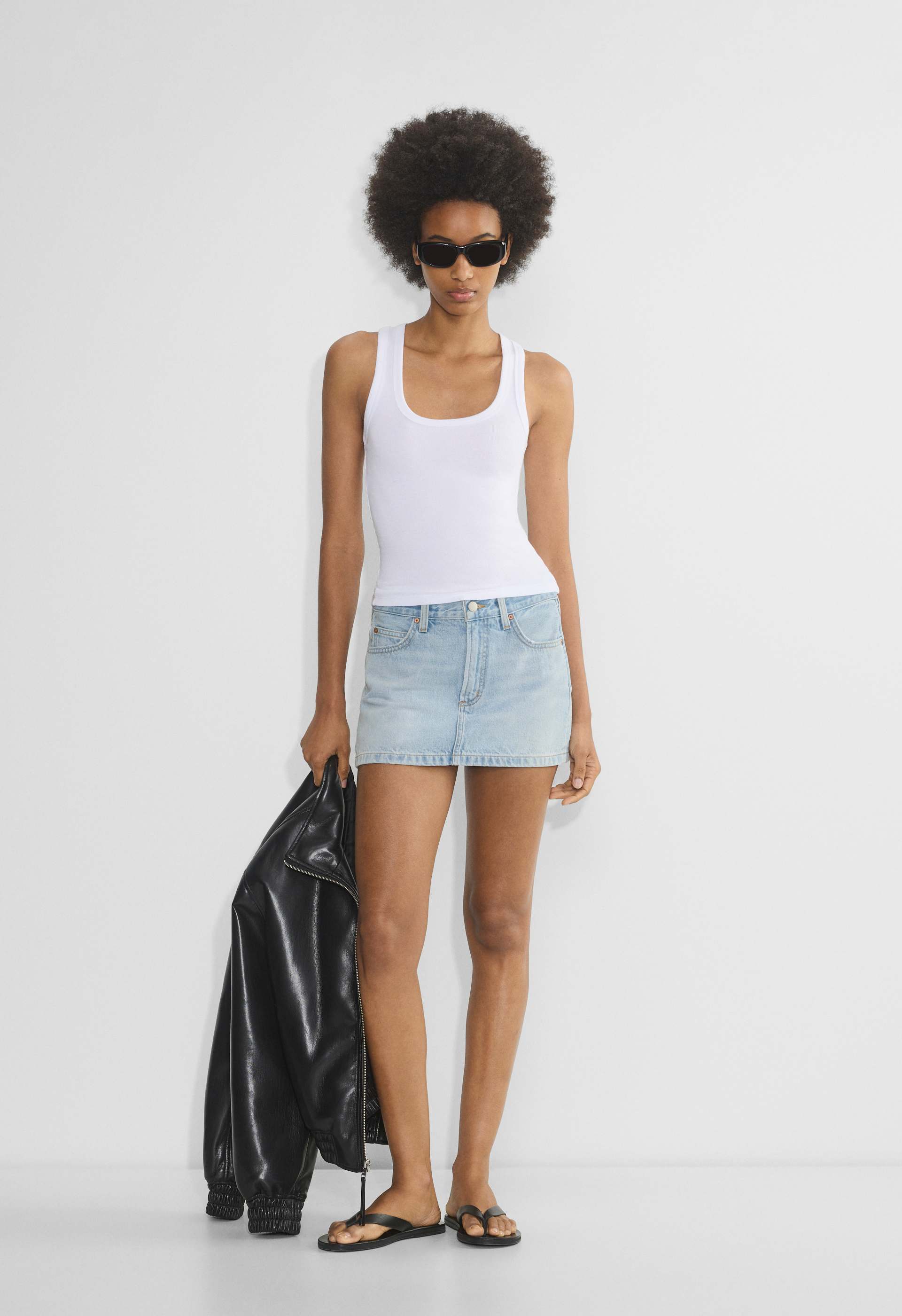 Aritzia THE ‘90S VINTAGE MICRO DENIM SKIRT
