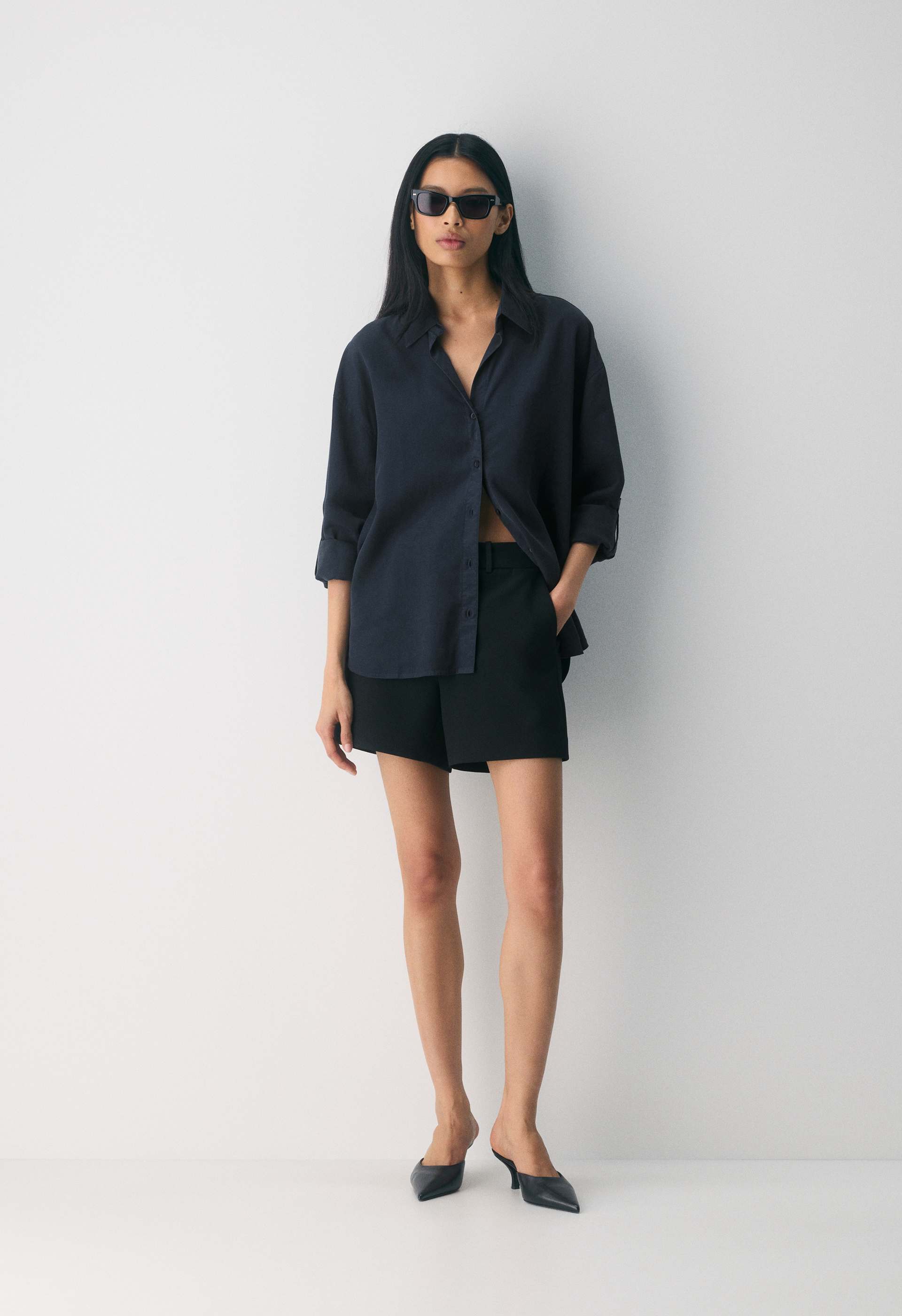 Aritzia NEW AGENCY MID-THIGH SHORT