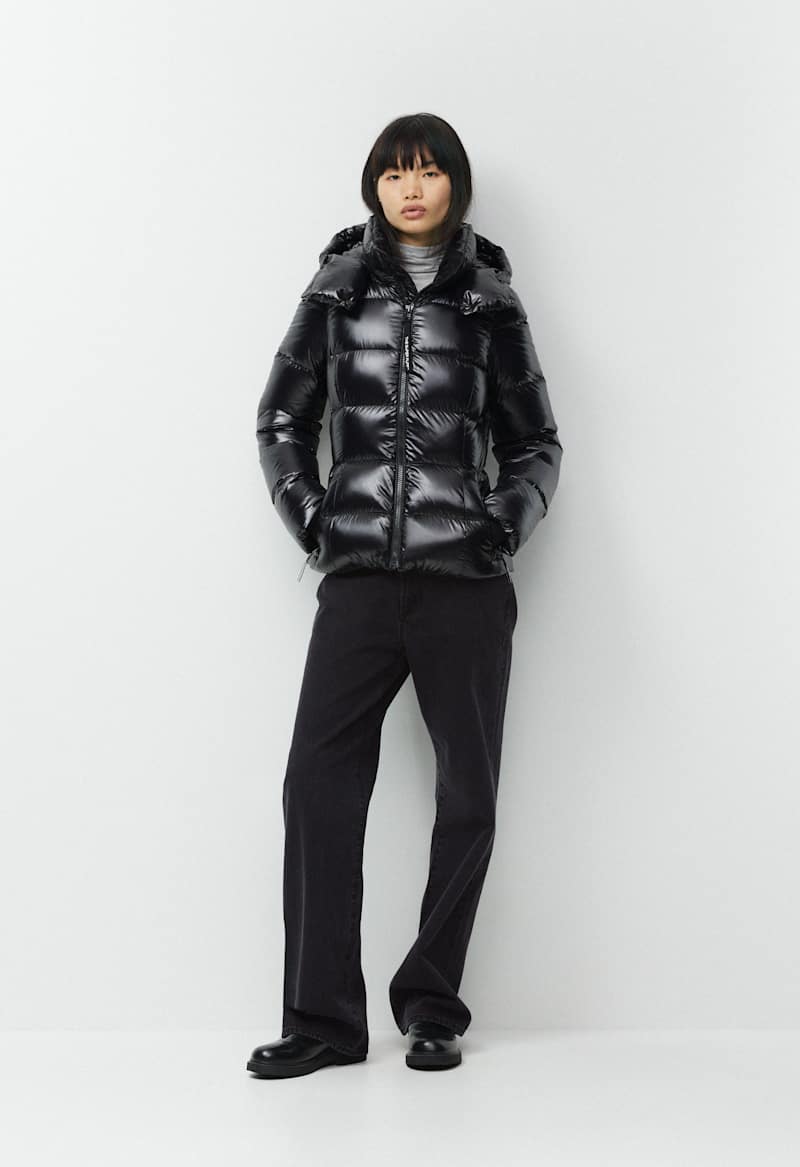 The SuperSnug Puff™ - Hi-Gloss by Aritzia