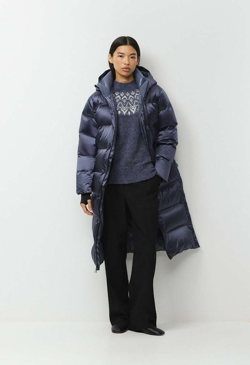 The Super Puff₂O™ Long - AlpenGlaze™ by Aritzia